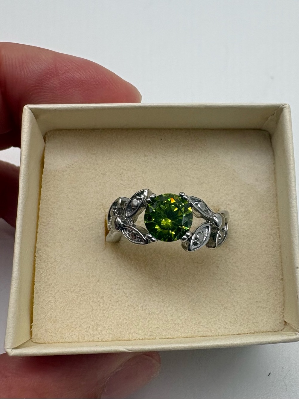 Green Gemstone Leaf Design Ring Size 7.5 Silver Tone